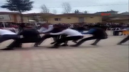 Halat Çekme Yarışmasında İp Koptu, Öğretmenler Yere Yığıldı