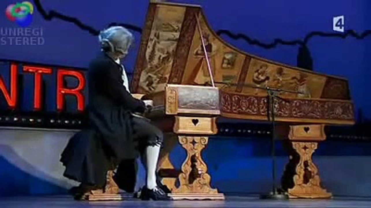 Alexandre astier au clavecin