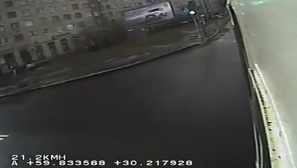 Kalp krizi geçiren sürücü 3 kişiyi ezdi