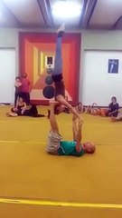 Esta mulher é de borracha...