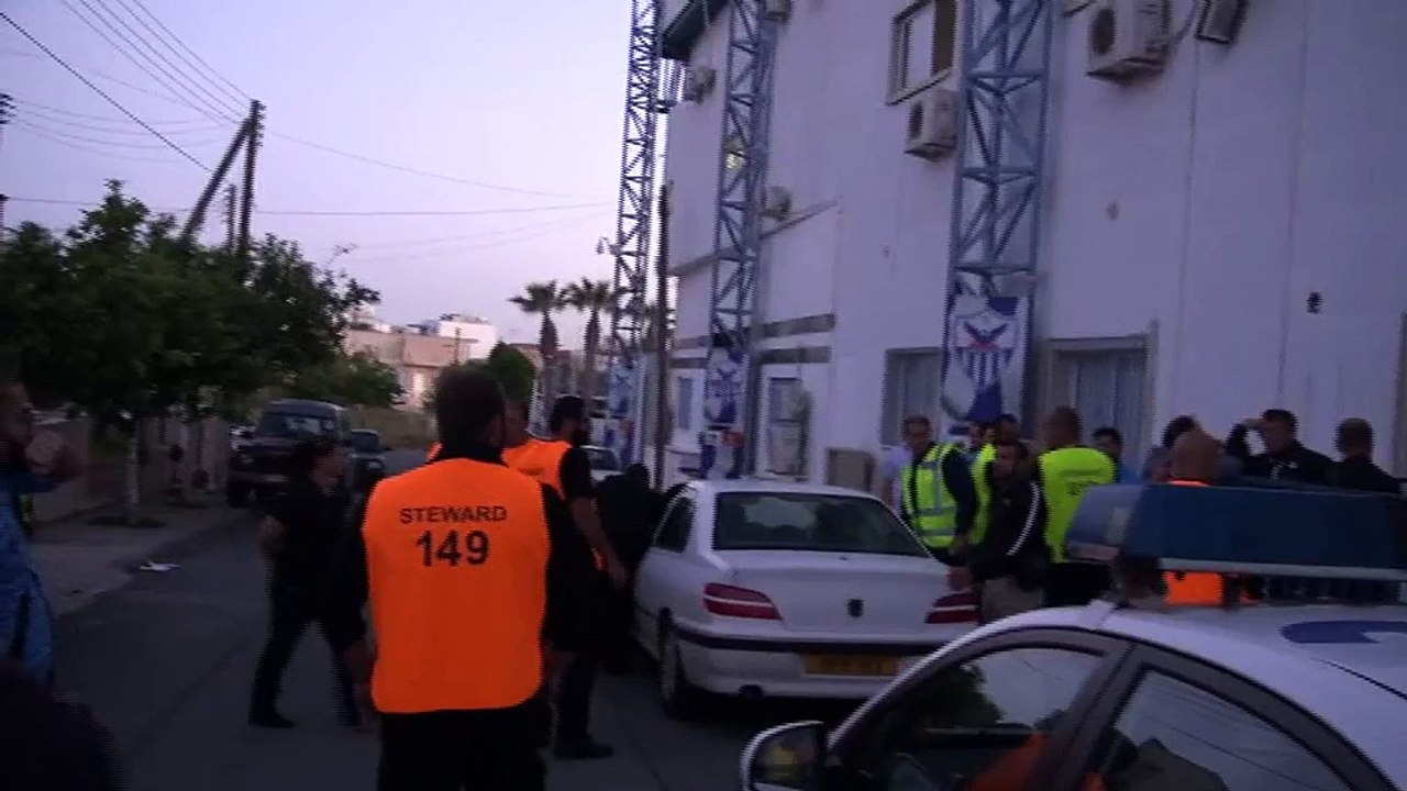 H έξοδος των διαιτητών από το «Αντώνης Παπαδόπουλος» (1)