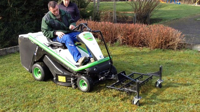 Emousseur pour tondeuses ETESIA en action printemps 2015 2