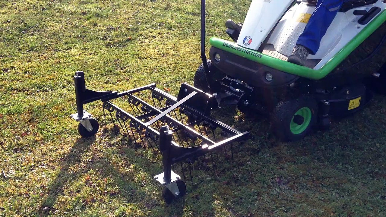 Emousseur pour tondeuses ETESIA en action printemps 2015 3