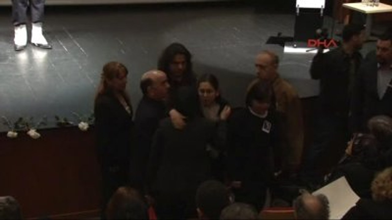 Sinanoğlu İçin Caddebostan Kültür Merkezi'nde Anma Töreni