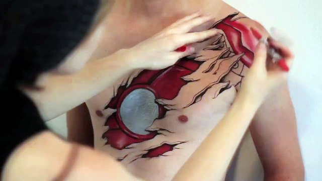 Dessin Iron Man sur le corps (Timelapse)