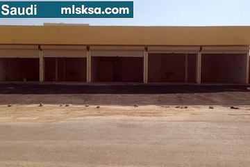 معارض للايجار في حي العارض بالرياض مساحتها 300م