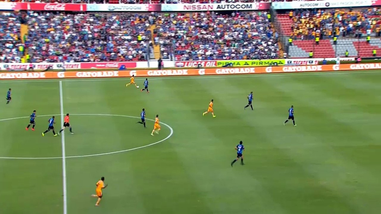 Liga MX: Kleiner Mann mit Mega-Hammer