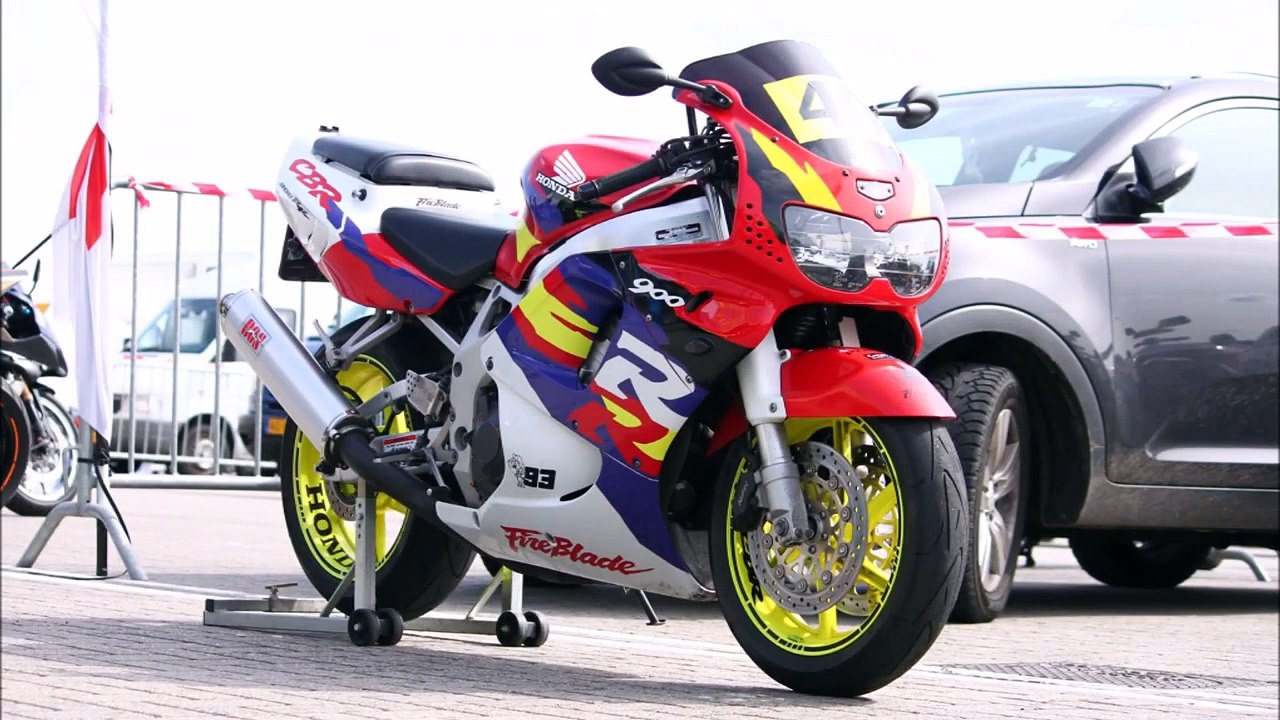 HONDA CBR 900RR fireblade op de testbank bij ten kate
