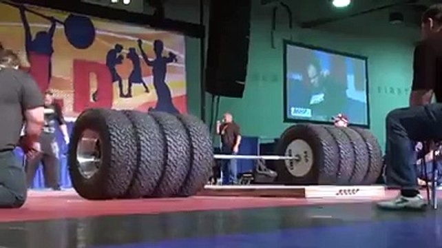 World strongest man lift 1059 pound weight