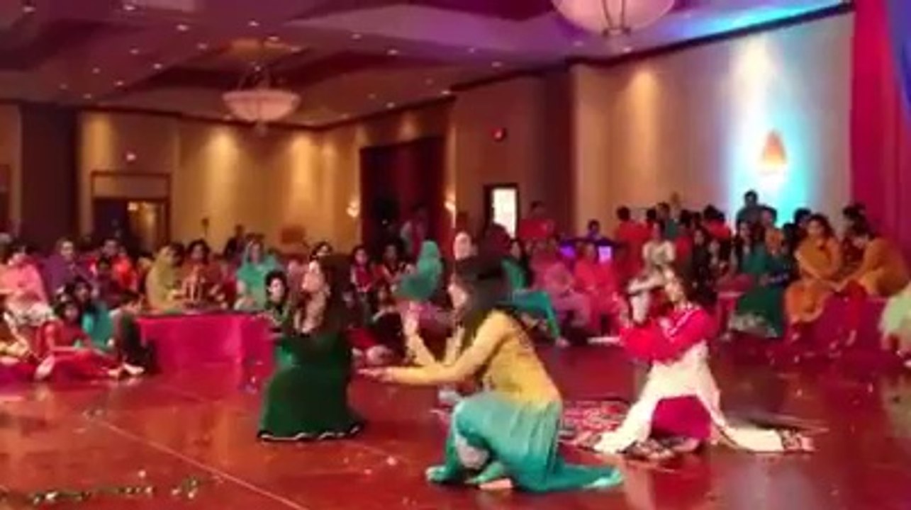 Second Hand Jawaani Mehandi Dance By Cute Girls