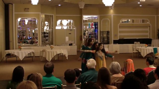 Aaj Blue Hai Pani Pani Sunny Sunny Gorgeous Desi Girl Mehndi Dance Pakistani Wedding