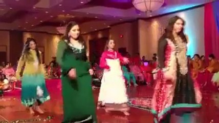 Dilli Wali Girlfriend Mehandi Dance By Cute Girls