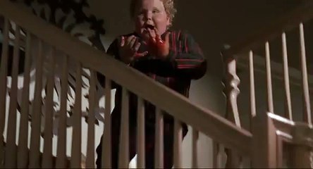 Bad Santa - Kid cuts his hand (by mistake)