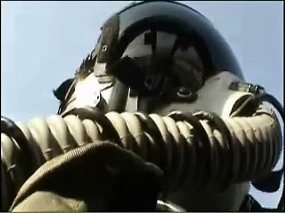 ATAQUE AL PORTA AVIONES INGLES "INVENCIBLE"