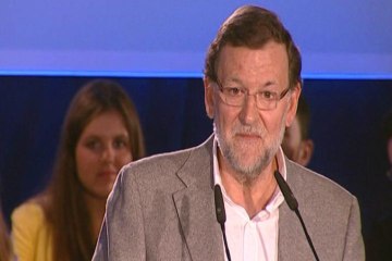 Rajoy anima a jóvenes a "pelear" por el futuro