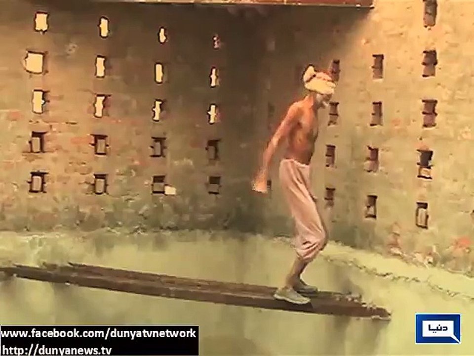 70-year-old man keping  fitness and give advise for youn mans