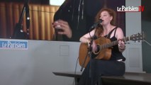Emji chante «Toxic» en live au Parisien