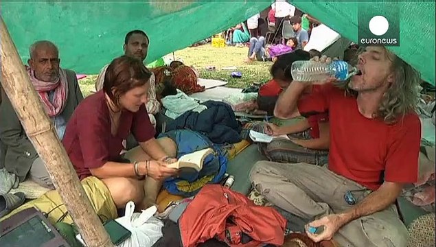 Campamentos improvisados en Katmandú por miedo a nuevos derrumbes