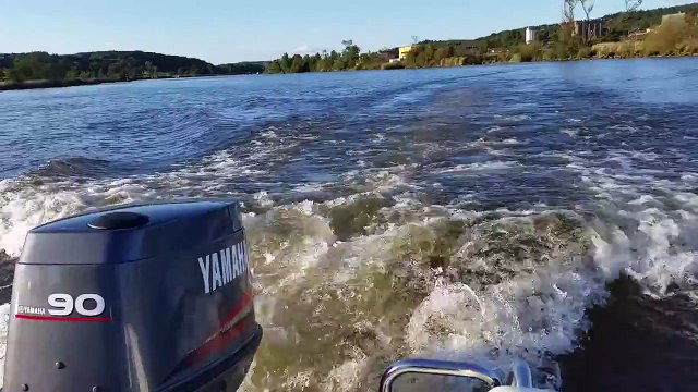 Yamaha outboard power WOT 90 hp.1/2 ( wide open throttle ) 2 stroke 3 cylinder