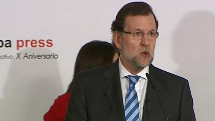Rajoy anuncia más crecimiento y garantiza que será candidato en las generales