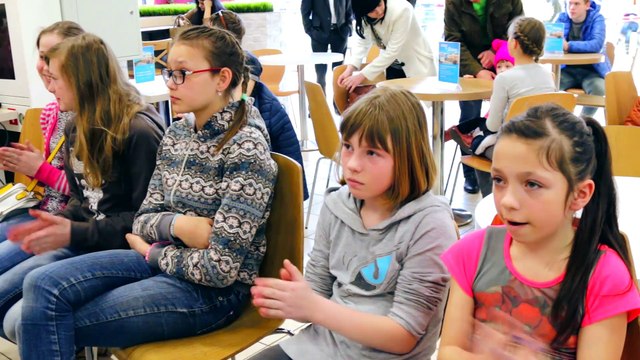 Выступление Олега Валуева (аккордеон) в Универмаге «Муравей» на пр. Ленина