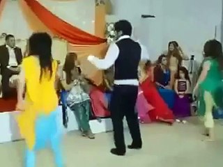 Lovely Pakistani wedding dance 2013
