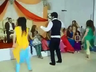 Lovely Pakistani wedding dance 2013_2