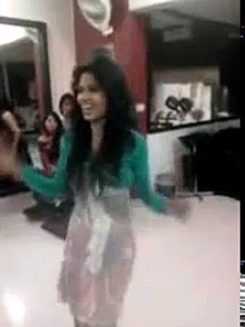 Funny Pakistani Girls Dancing Shaadi Mehnid Wedding New Clips 2015