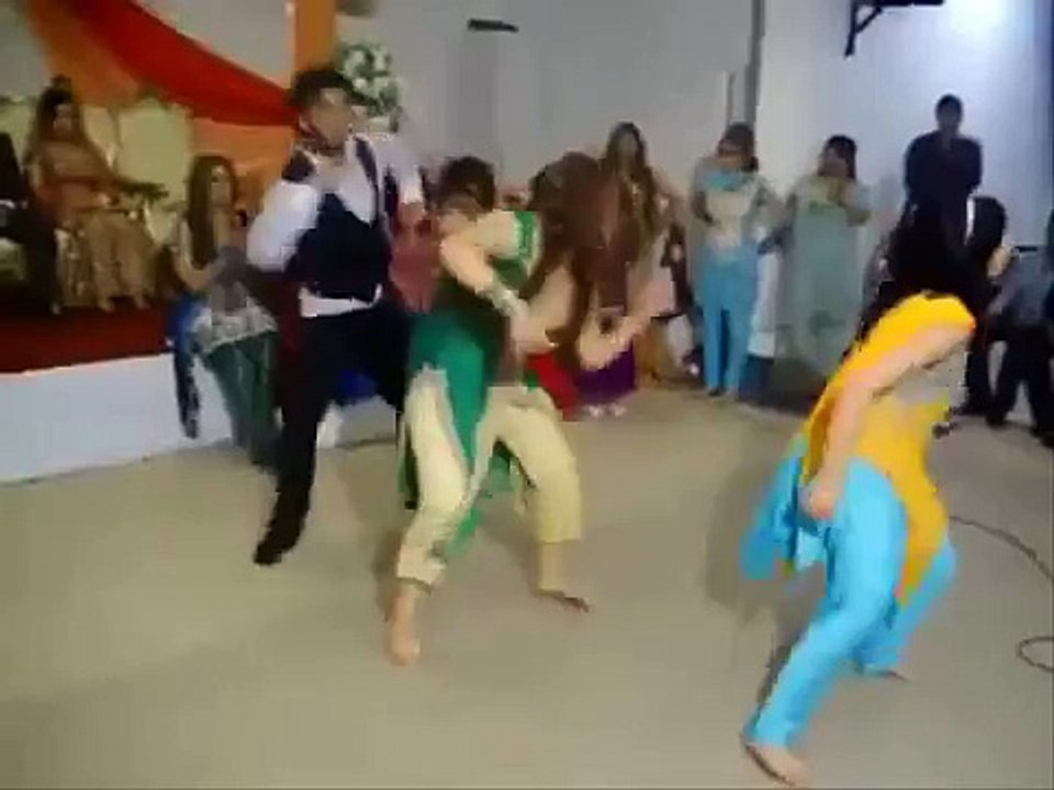 Pakistani wedding dance g