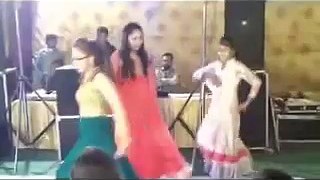 Pakistani Wedding Beautiful Girl Dance on Dilli Waali GirlFriend