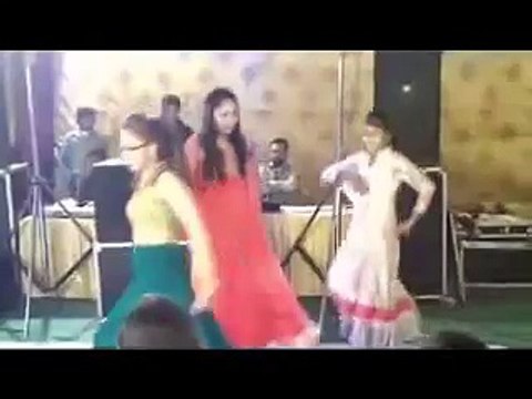 Pakistani Wedding Beautiful Girl Dance on Dilli Waali GirlFriend