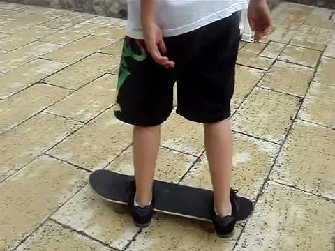 SKATEBOARD TRICKS FOR BEGINNERS