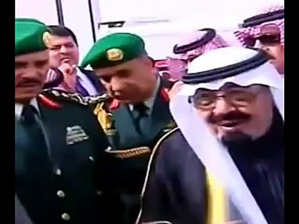 El rey Abdula de Arabia Saudí y su escolta personal