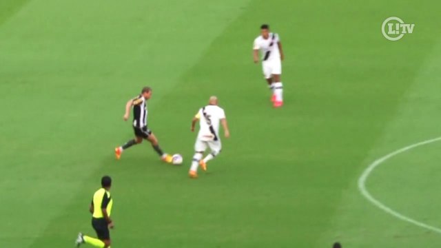 Jogadores de Vasco e Bota dão show de habilidade no Maraca