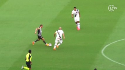 Jogadores de Vasco e Bota dão show de habilidade no Maraca
