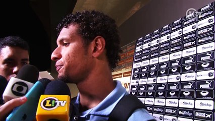 Arão acha que Botafogo vacilou no lance do gol do Vasco