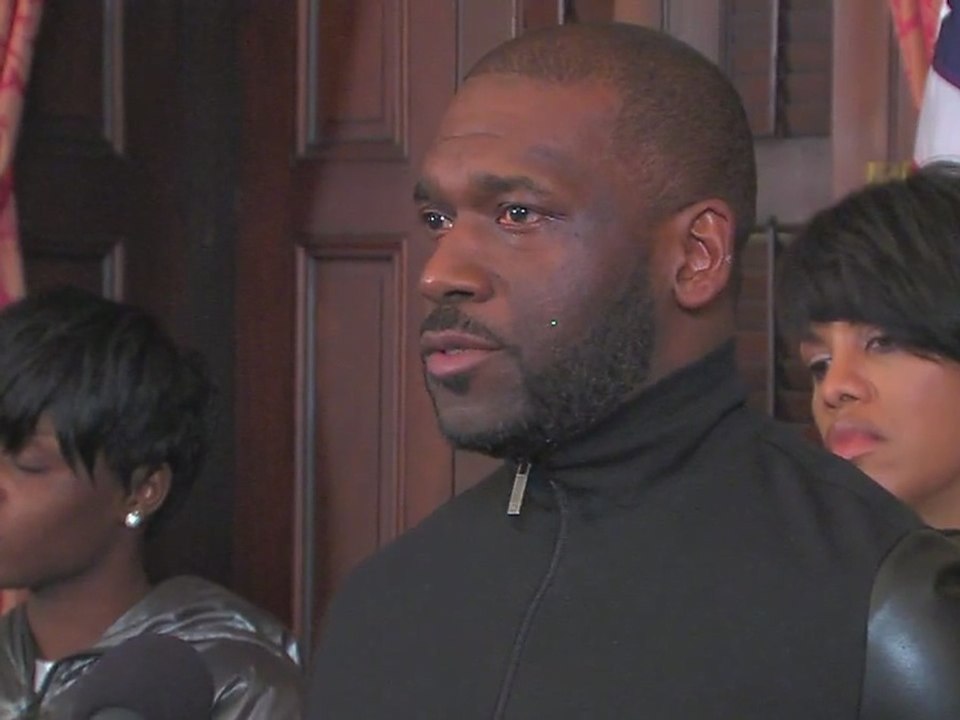 Pastor Jamal Bryant delivers powerful speech about violence at Freddie Gray protests in Baltimore