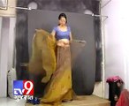 TV9 Gujarat - Model charges only Rs20 for modelling a Sarees in Surat