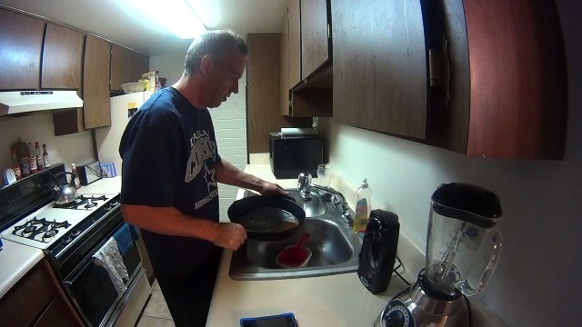 Clean A Cast Iron Skillet After Frying Chicken
