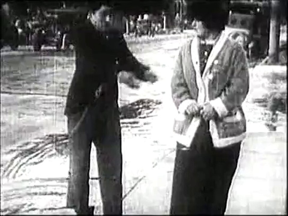 Charlie Chaplin - Between Showers (1914)