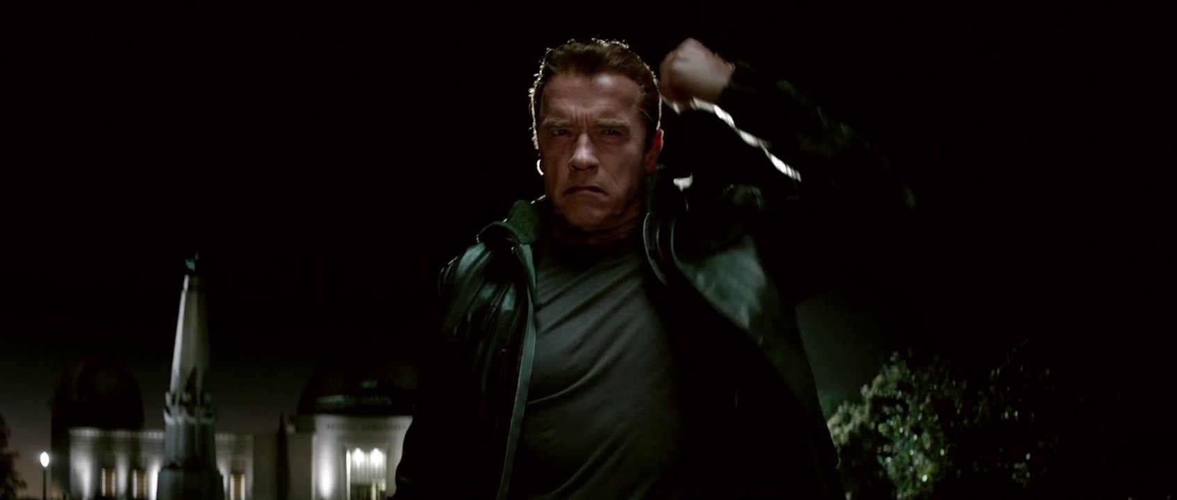 Terminator: Genisys Trailer : Battle Between Schwarzenegger's Old And Young!