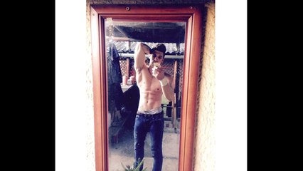 Adam Toth - 16 years old Aesthetic fitness athlete flexing all body