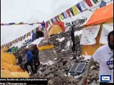 Dunya News-Everest avalanche video: Watch the moment terrified climbers scramble for cover