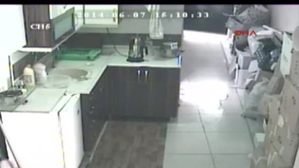 Adana - Tuvalet İçin İzin İstediler, Tüpleri Çaldılar