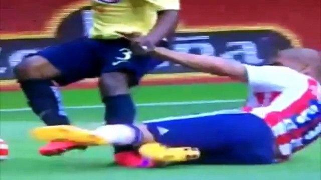 Carlos Salcido HORRIBLE INJURY Guadalajara Chivas vs Club America HD
