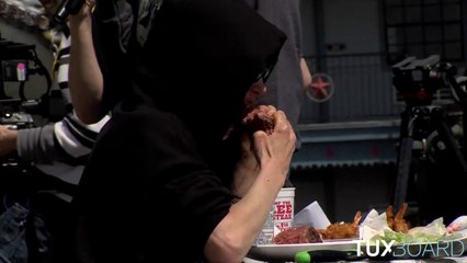 Record : Une américaine mange 3 énormes Steaks en 20 minutes
