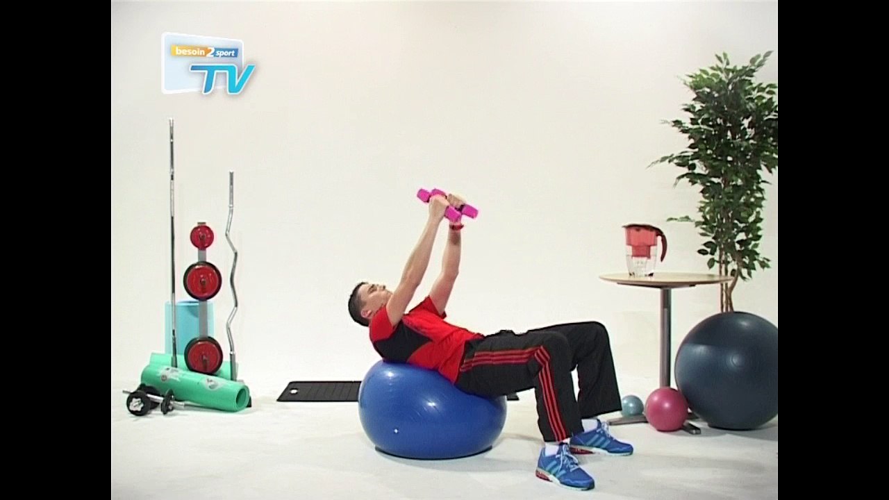 Besoin2sport - Tonification Pectoraux - Ecarter/Serrer haltère et Swissball - Niveau : moyen