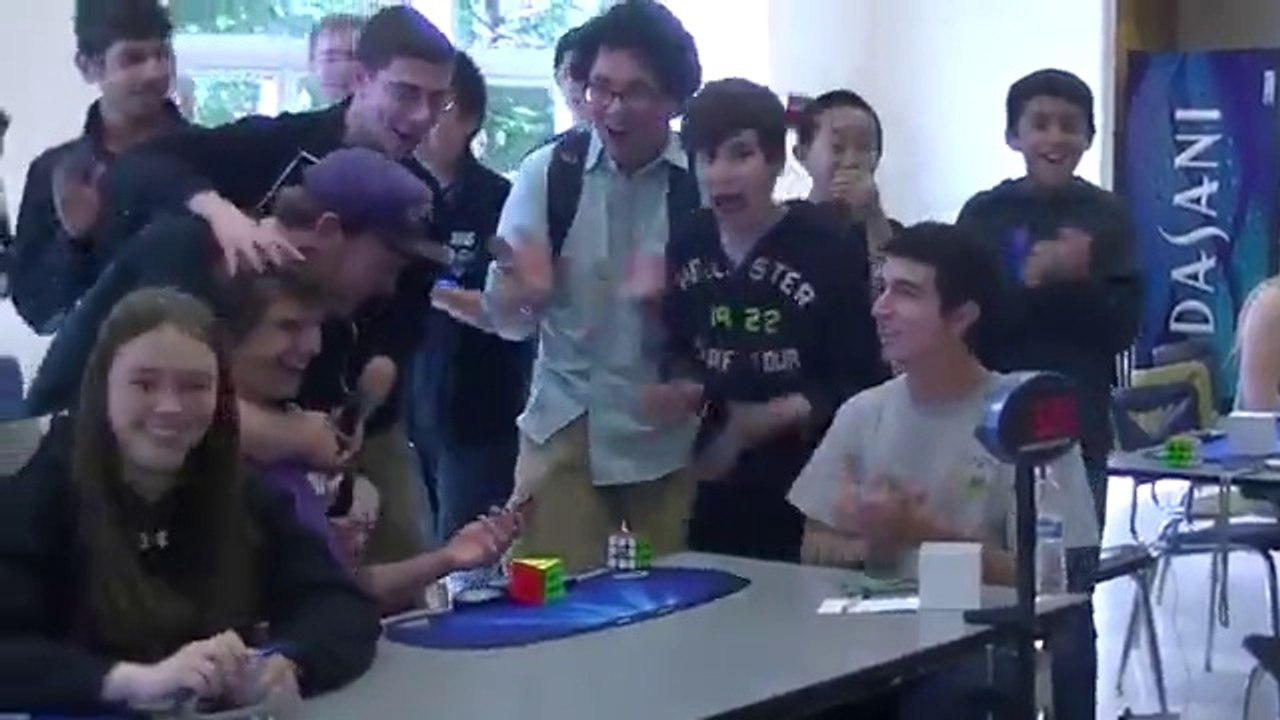 Nouveau record du monde : il résout un Rubik's...