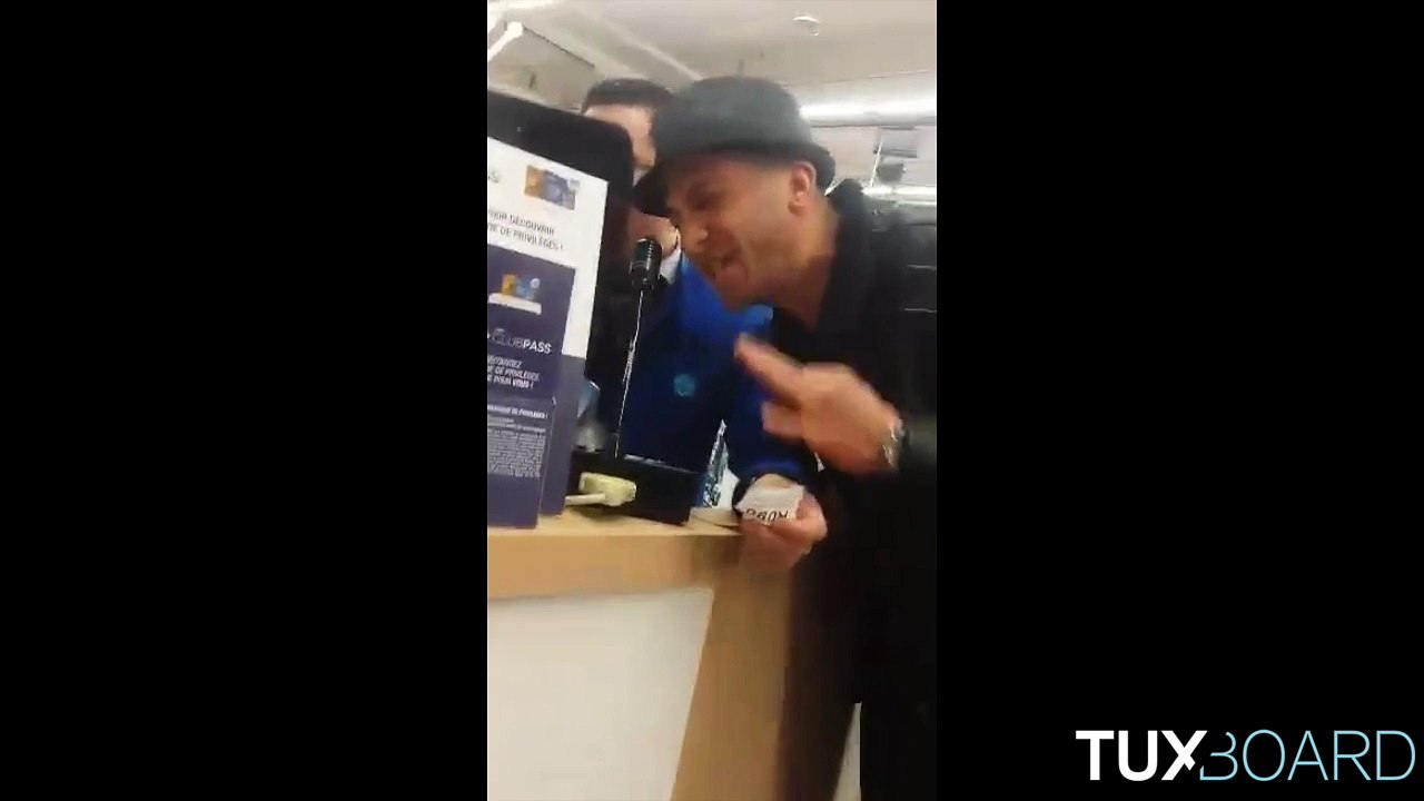 Un père ultra en colère appelle son fils Karim dans un centre commercial