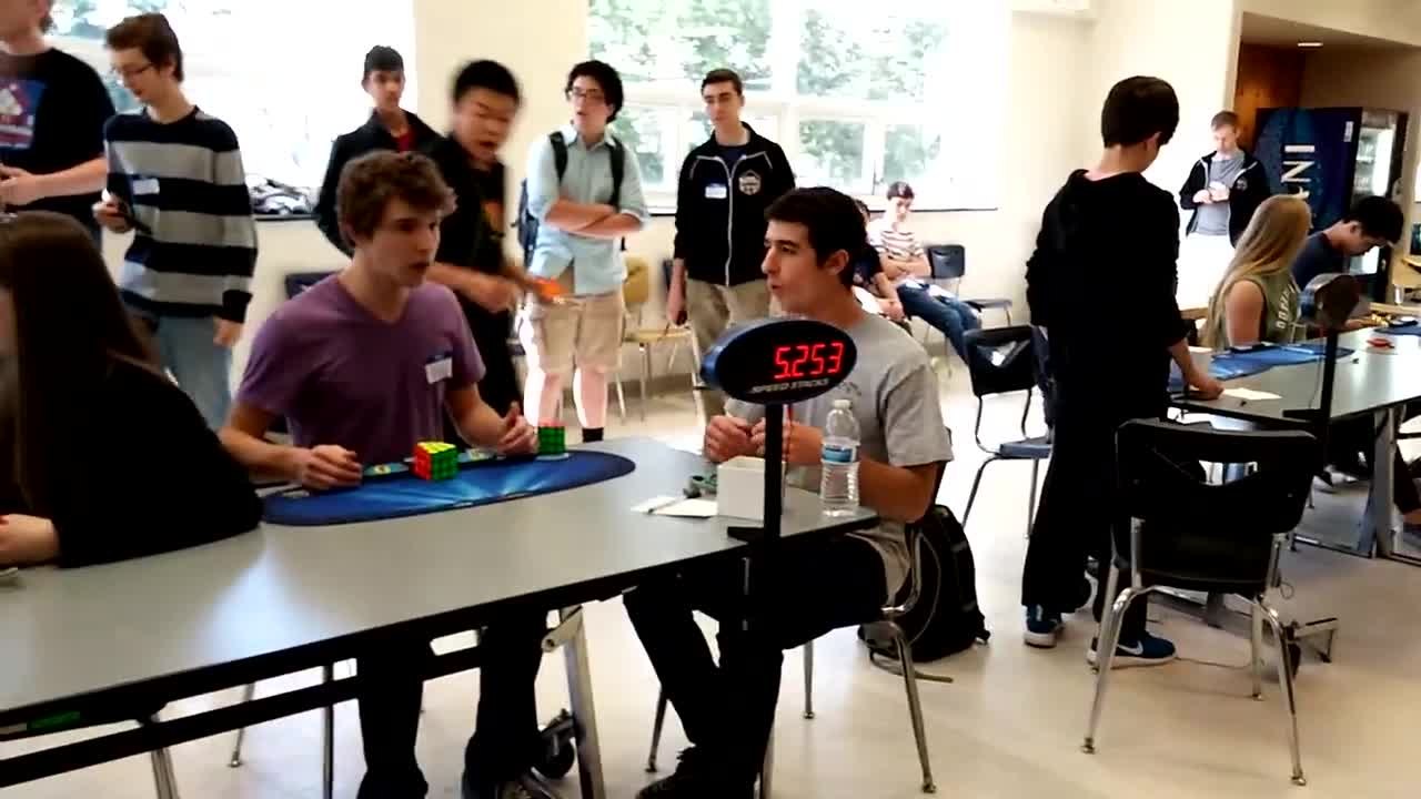 Record du monde de Rubik's Cube en 5,25 secondes